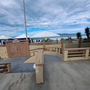 Casa beira da Praia Peró Condomínio com segurança